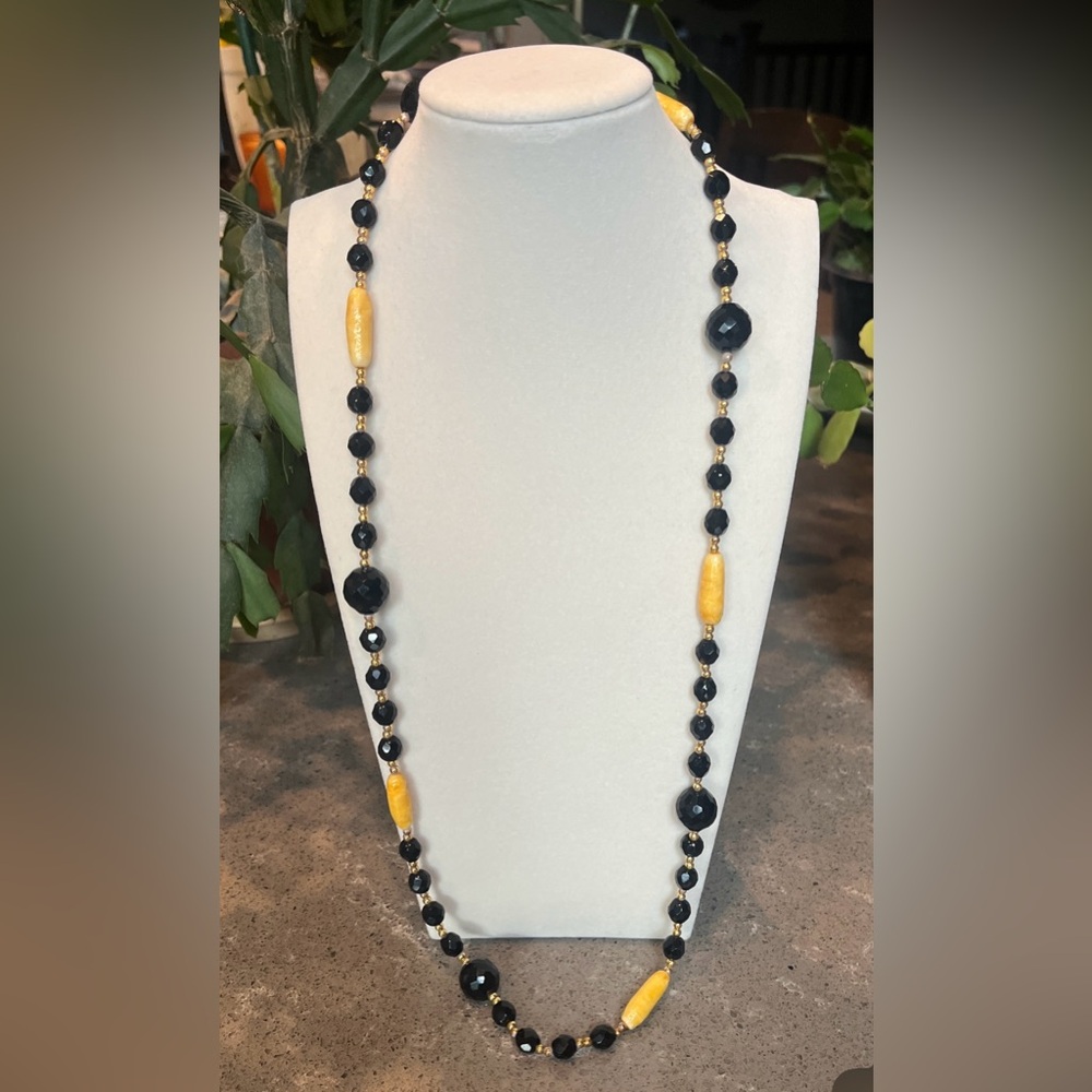 Vintage Black and Gold Beaded Necklace